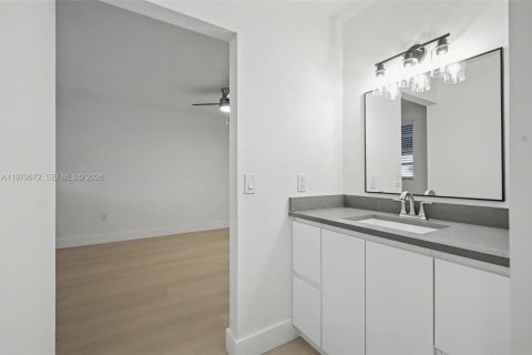 Townhouse in Cooper City, Florida 3 bedrooms, 120.96 sq.m. № 2043644 - photo 14