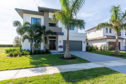 House in Wellington, Florida 4 bedrooms, 285.67 sq.m. № 2242206