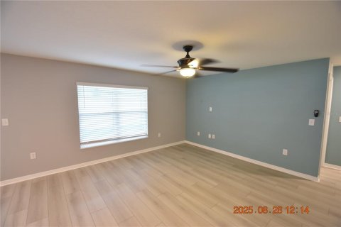 Casa en alquiler en Zephyrhills, Florida, 5 dormitorios, 242.01 m2 № 1914437 - foto 7