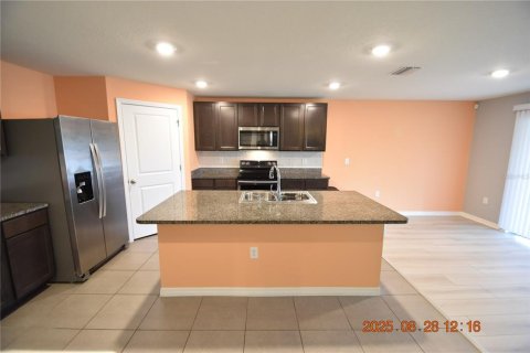 Casa en alquiler en Zephyrhills, Florida, 5 dormitorios, 242.01 m2 № 1914437 - foto 15