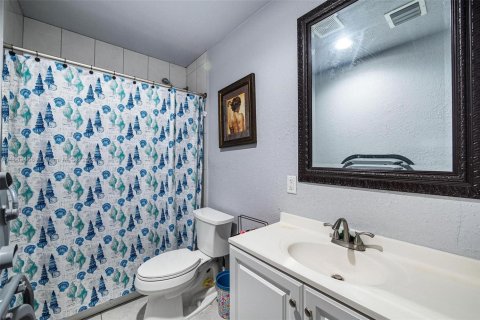 Commercial property in Miami, Florida 194.26 sq.m. № 1862689 - photo 14