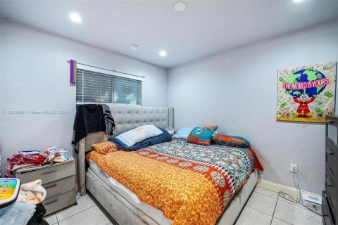 Commercial property in Miami, Florida 194.26 sq.m. № 1862689 - photo 13