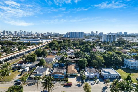Commercial property in Miami, Florida 194.26 sq.m. № 1862689 - photo 6