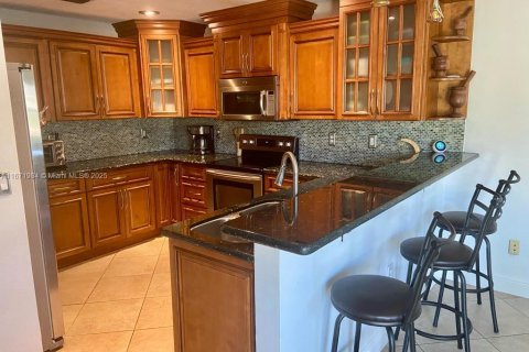 Купить таунхаус в Дирфилд-Бич, Флорида 1 комната, 168.15м2, № 2037998 - фото 4