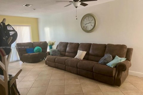 Купить таунхаус в Дирфилд-Бич, Флорида 1 комната, 168.15м2, № 2037998 - фото 8