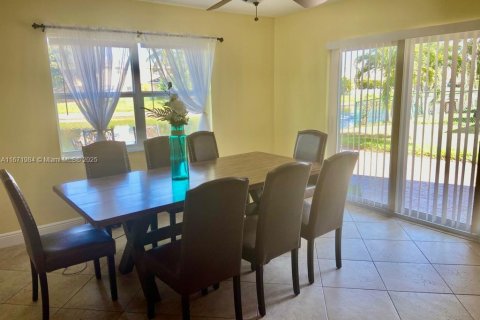 Купить таунхаус в Дирфилд-Бич, Флорида 1 комната, 168.15м2, № 2037998 - фото 5