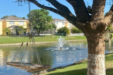 Купить таунхаус в Дирфилд-Бич, Флорида 1 комната, 168.15м2, № 2037998 - фото 3