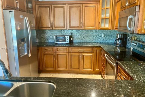 Купить таунхаус в Дирфилд-Бич, Флорида 1 комната, 168.15м2, № 2037998 - фото 17