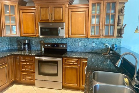 Купить таунхаус в Дирфилд-Бич, Флорида 1 комната, 168.15м2, № 2037998 - фото 7