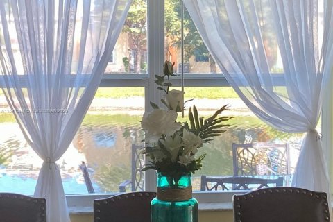 Купить таунхаус в Дирфилд-Бич, Флорида 1 комната, 168.15м2, № 2037998 - фото 15