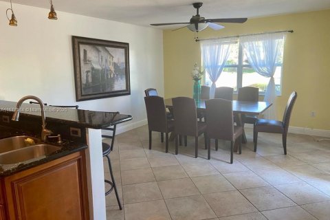 Купить таунхаус в Дирфилд-Бич, Флорида 1 комната, 168.15м2, № 2037998 - фото 6