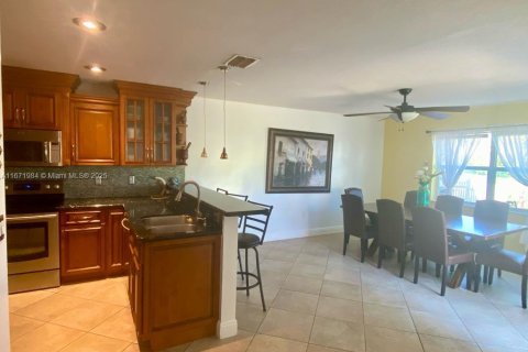 Купить таунхаус в Дирфилд-Бич, Флорида 1 комната, 168.15м2, № 2037998 - фото 19