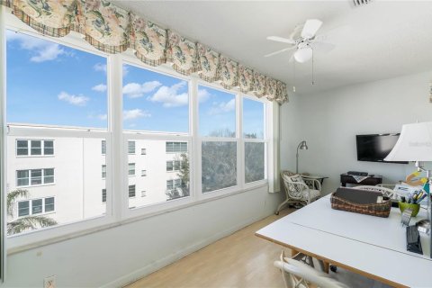 Condo in Saint Petersburg, Florida, 2 bedrooms  № 1562296 - photo 30