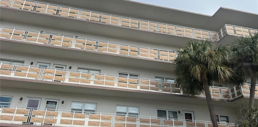 Condominio en Saint Petersburg, Florida, 2 dormitorios № 1562296