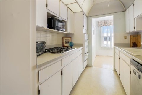 Condo in Saint Petersburg, Florida, 2 bedrooms  № 1562296 - photo 17