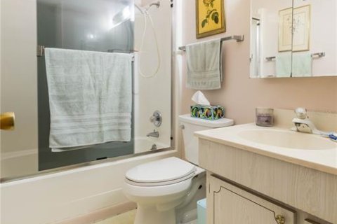 Condo in Saint Petersburg, Florida, 2 bedrooms  № 1562296 - photo 18
