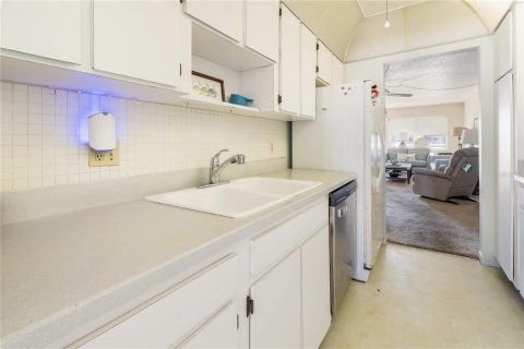 Condo in Saint Petersburg, Florida, 2 bedrooms  № 1562296 - photo 15