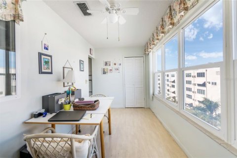Condo in Saint Petersburg, Florida, 2 bedrooms  № 1562296 - photo 19