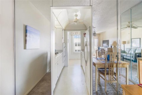 Condo in Saint Petersburg, Florida, 2 bedrooms  № 1562296 - photo 11