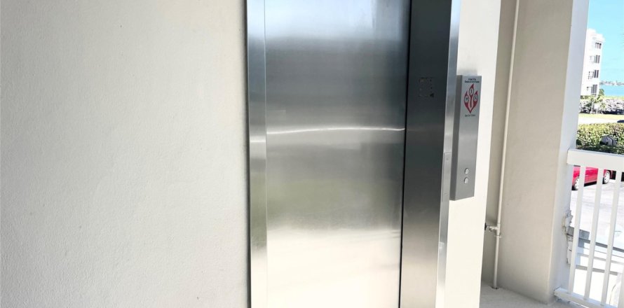 Condominio en Stuart, Florida, 1 dormitorio  № 1121414