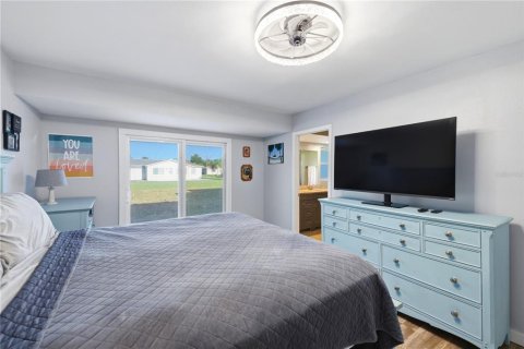 Купить виллу или дом в Норт-Порт, Флорида 8 комнат, 173.54м2, № 2310772 - фото 2