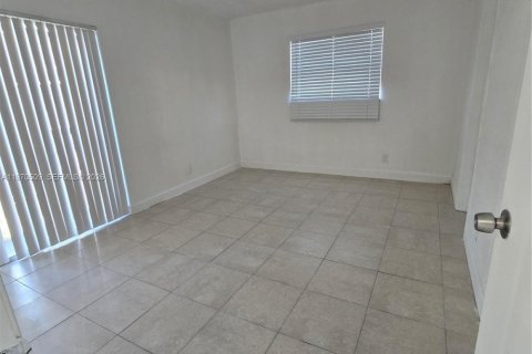 Condominio en venta en Miramar, Florida, 2 dormitorios, 77.29 m2 № 2033792 - foto 6