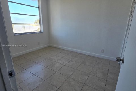 Condominio en venta en Miramar, Florida, 2 dormitorios, 77.29 m2 № 2033792 - foto 4