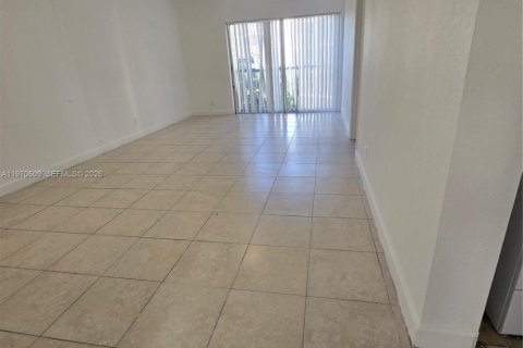 Condominio en venta en Miramar, Florida, 2 dormitorios, 77.29 m2 № 2033792 - foto 2