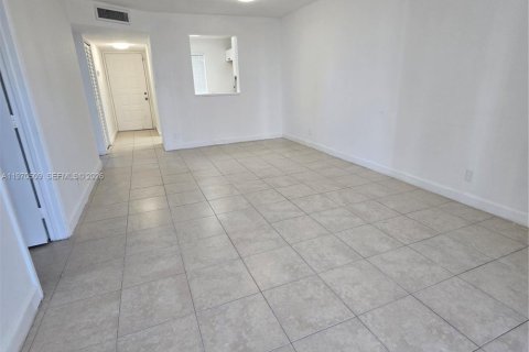 Condominio en venta en Miramar, Florida, 2 dormitorios, 77.29 m2 № 2033792 - foto 7
