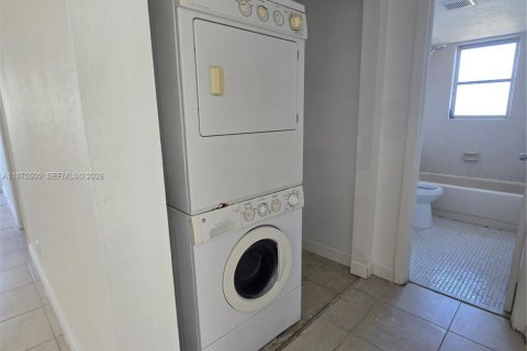 Condominio en venta en Miramar, Florida, 2 dormitorios, 77.29 m2 № 2033792 - foto 3