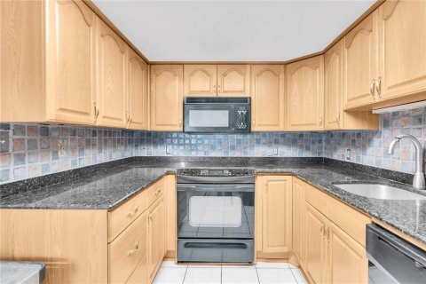 Купить кондоминиум в Трежер-Айленд, Флорида 3 комнаты, 85.01м2, № 1662327 - фото 3