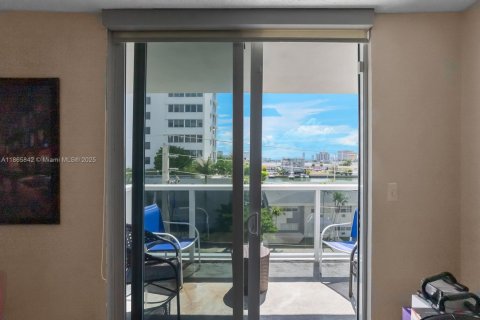 Copropriété à vendre à North Bay Village, Floride: 1 chambre, 70.61 m2 № 1922767 - photo 15