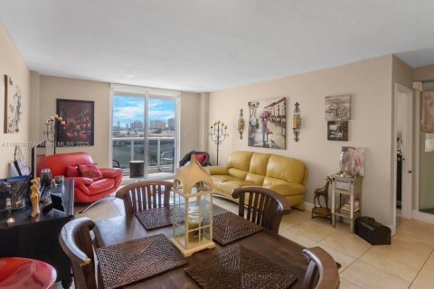 Copropriété à vendre à North Bay Village, Floride: 1 chambre, 70.61 m2 № 1922767 - photo 12