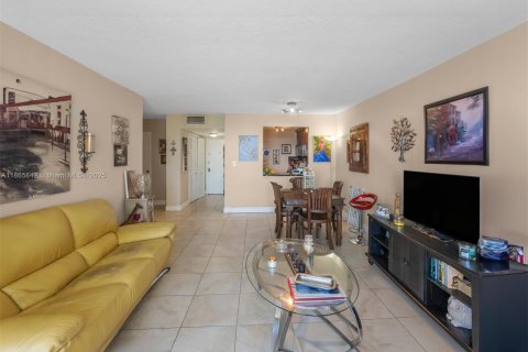 Copropriété à vendre à North Bay Village, Floride: 1 chambre, 70.61 m2 № 1922767 - photo 13