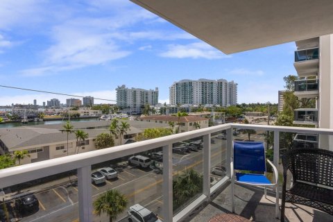 Copropriété à vendre à North Bay Village, Floride: 1 chambre, 70.61 m2 № 1922767 - photo 16