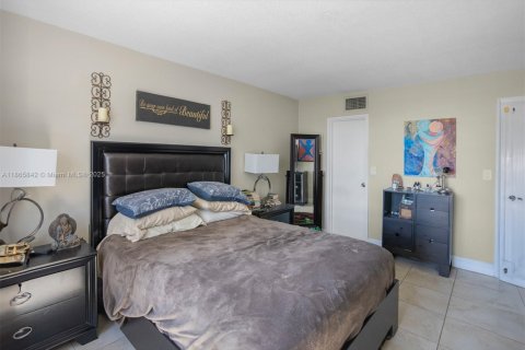 Copropriété à vendre à North Bay Village, Floride: 1 chambre, 70.61 m2 № 1922767 - photo 28