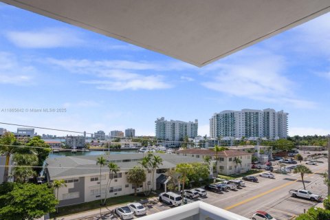 Copropriété à vendre à North Bay Village, Floride: 1 chambre, 70.61 m2 № 1922767 - photo 19