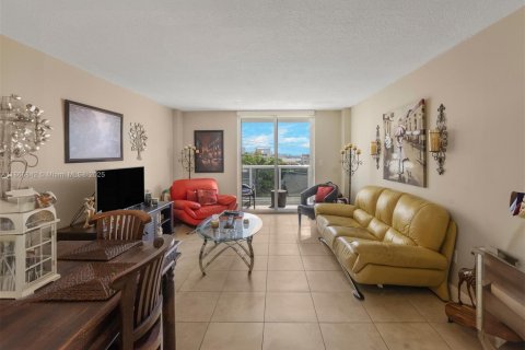 Copropriété à vendre à North Bay Village, Floride: 1 chambre, 70.61 m2 № 1922767 - photo 11