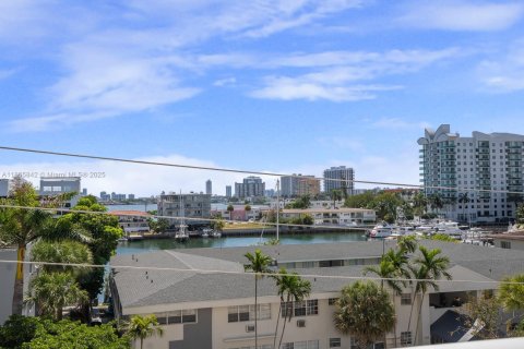 Copropriété à vendre à North Bay Village, Floride: 1 chambre, 70.61 m2 № 1922767 - photo 18