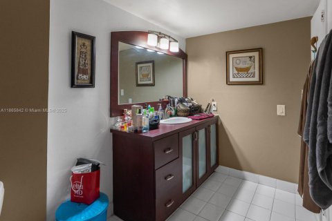 Copropriété à vendre à North Bay Village, Floride: 1 chambre, 70.61 m2 № 1922767 - photo 30