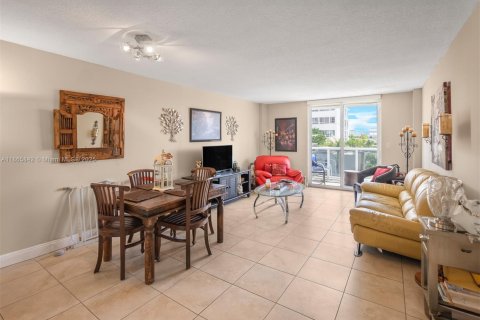 Copropriété à vendre à North Bay Village, Floride: 1 chambre, 70.61 m2 № 1922767 - photo 10