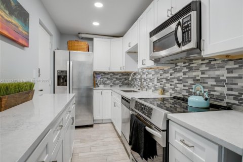 Кондоминиум с 2 спальнями в Уэст-Палм-Бич, Флорида № 2037155