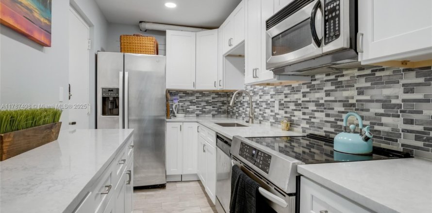 Кондоминиум с 2 спальнями в Уэст-Палм-Бич, Флорида № 2037155