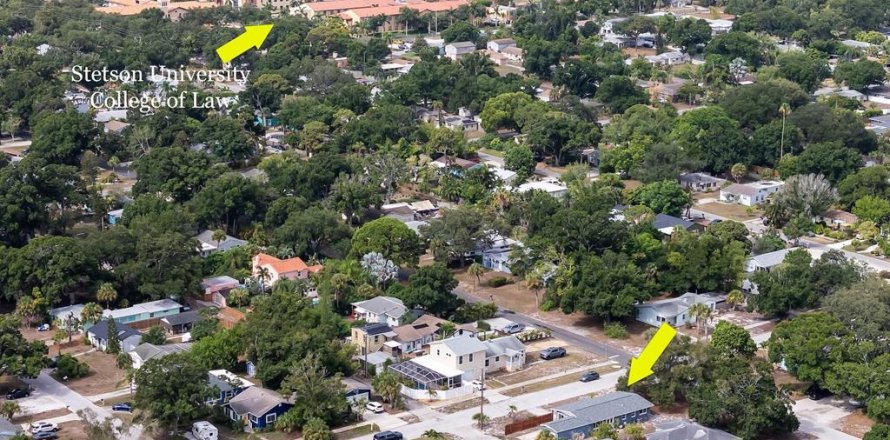 House in Gulfport, Florida 3 bedrooms, 130.43 sq.m. № 2197716