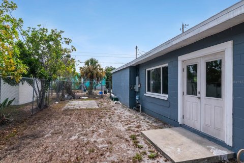 House in Gulfport, Florida 3 bedrooms, 130.43 sq.m. № 2197716 - photo 22