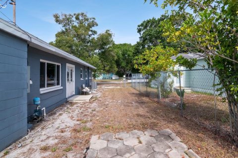 House in Gulfport, Florida 3 bedrooms, 130.43 sq.m. № 2197716 - photo 24