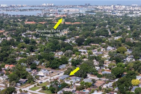 House in Gulfport, Florida 3 bedrooms, 130.43 sq.m. № 2197716 - photo 23