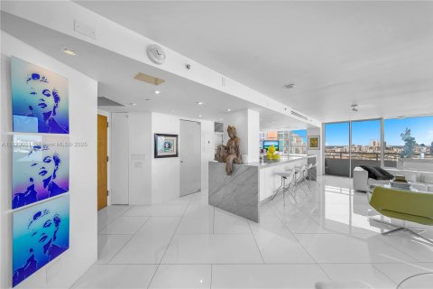 Condominio en venta en Miami Beach, Florida, 3 dormitorios, 144.83 m2 № 1937926 - foto 12