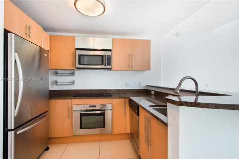 Condominio en alquiler en Miami, Florida, 1 dormitorio, 73.02 m2 № 1995231 - foto 10
