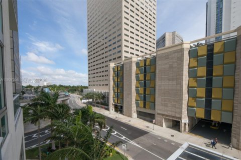 Condominio en alquiler en Miami, Florida, 1 dormitorio, 73.02 m2 № 1995231 - foto 25